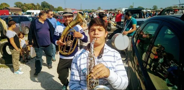 Gypsy band on hrelic