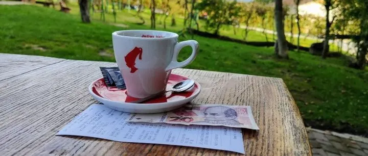 Leaving tip in croatia