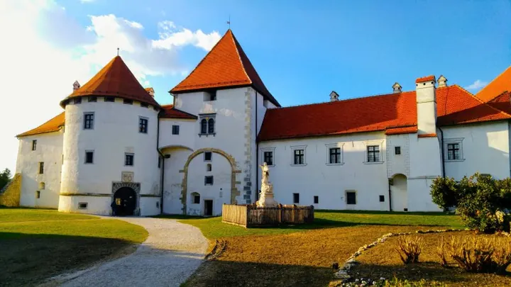 Old castle 35420