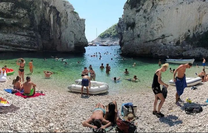 Vis stiniva e9b23